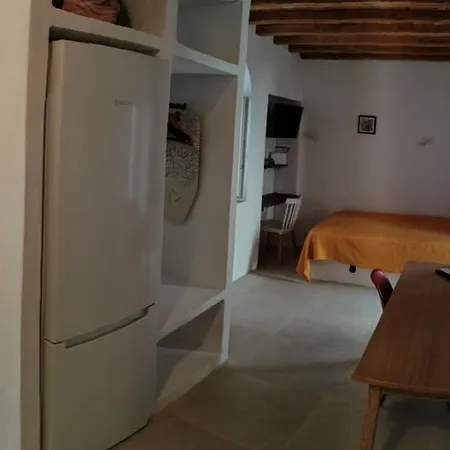 Apartment Little House Kato Petali